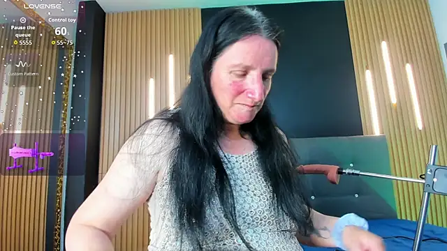 CloeMature online show from May 21, 2026, 1:45 am