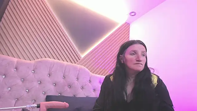 CloeMature online show from June 8, 2026, 2:56 am