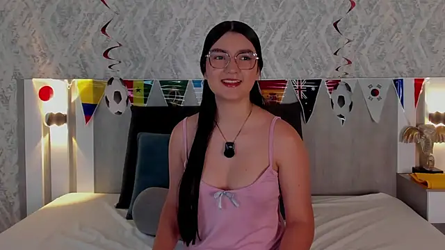 Vaalentina Lux online show from June 22, 2026, 2:36 pm