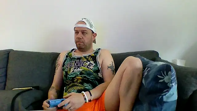 Andromede93 online show from May 19, 2026, 7:26 am
