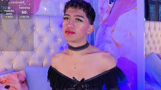 Luna Sissy  online show from June 26, 2026, 8:13 pm