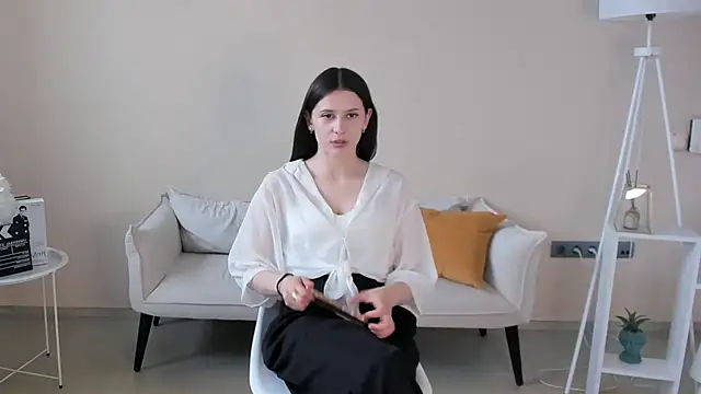 FlorancePistilli online show from May 14, 2026, 12:34 pm