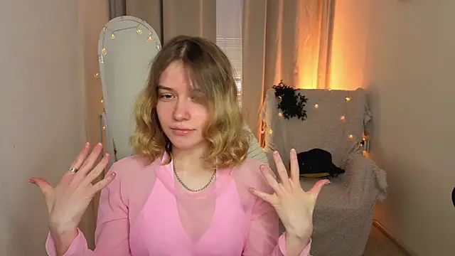 MilanaRayy online show from July 3, 2026, 5:36 am
