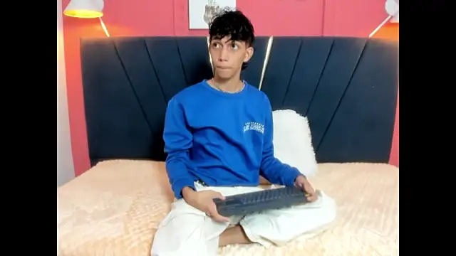 Snapshot of ero_boy40 chatting on June 11, 2026, 3:59 am ero boy40 online show from June 11, 2026, 3:59 am