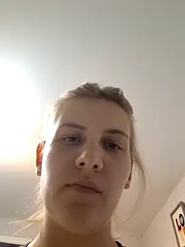 mooniekiss online show from May 21, 2026, 7:32 pm