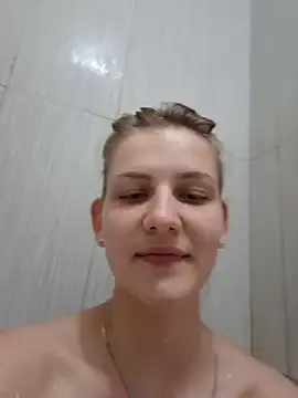 mooniekiss online show from May 27, 2026, 8:50 pm