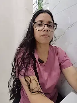 alanahot94 online show from July 20, 2026, 4:09 pm