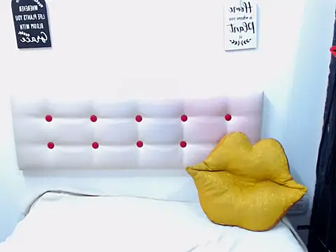 whitneynaugthyxxxx online show from June 20, 2026, 10:01 pm