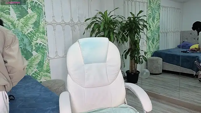 baby julieta00 online show from June 19, 2026, 12:20 pm