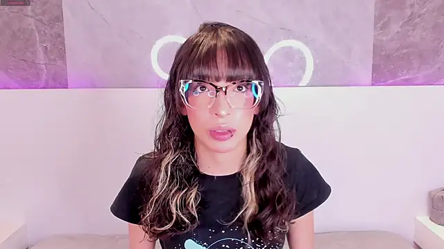 EmiliaBell  online show from June 17, 2026, 1:12 pm