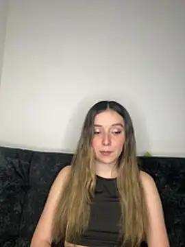 Sarisloves online show from July 11, 2026, 10:55 pm