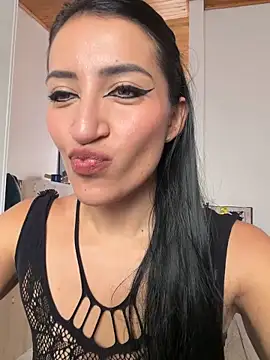 Charlottee01- online show from June 8, 2026, 7:36 pm