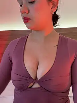 Snapshot of thamiina__ chatting on July 6, 2026, 11:51 am thamiina online show from July 6, 2026, 11:51 am