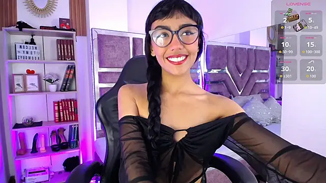 Snapshot of Violett_Gardenn chatting on June 10, 2026, 11:31 am Violett Gardenn online show from June 10, 2026, 11:31 am