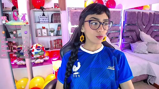 Snapshot of Violett_Gardenn chatting on June 15, 2026, 11:12 am Violett Gardenn online show from June 15, 2026, 11:12 am
