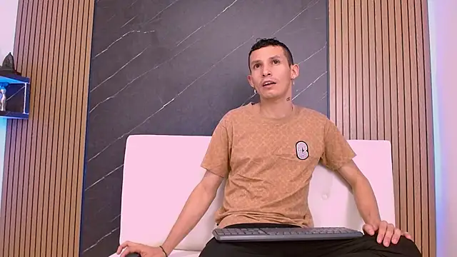 Isak Berekoa online show from May 18, 2026, 3:57 am