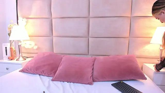 LiahRose  online show from July 8, 2026, 1:26 pm