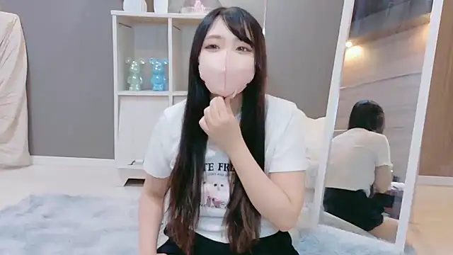Snapshot of Runa-nn chatting on June 19, 2026, 1:43 am Runa-nn online show from June 19, 2026, 1:43 am