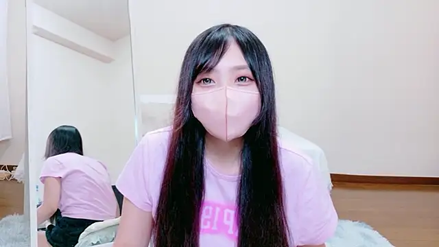Snapshot of Runa-nn chatting on June 19, 2026, 10:13 pm Runa-nn online show from June 19, 2026, 10:13 pm
