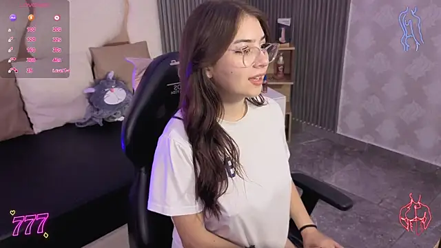 andrea tay1 online show from June 14, 2026, 11:23 am