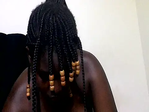 Snapshot of MoonlighMaya chatting on June 18, 2026, 2:43 pm MoonlighMaya online show from June 18, 2026, 2:43 pm