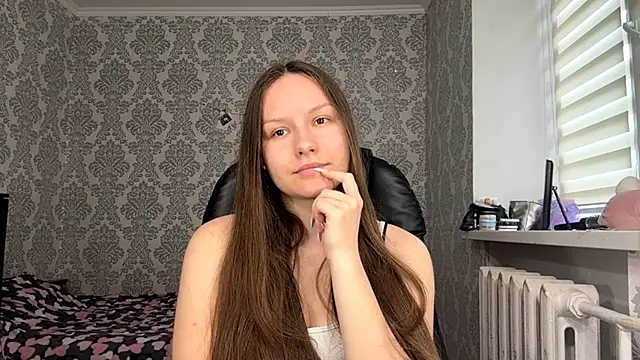 ShaylaChong online show from June 19, 2026, 6:40 am