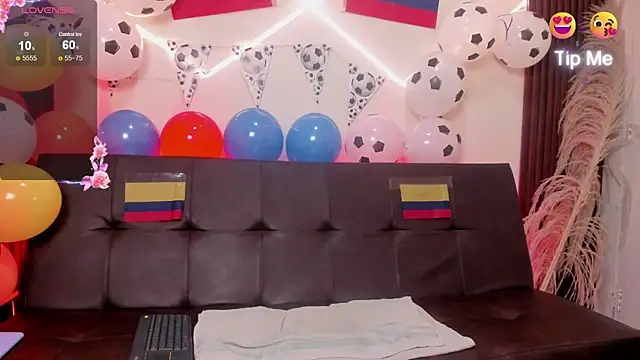 TaniaEyes online show from June 10, 2026, 12:04 pm