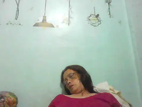 momshe2026 online show from June 17, 2026, 4:19 pm
