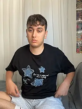 imjustaboyy1 online show from June 15, 2026, 11:12 am