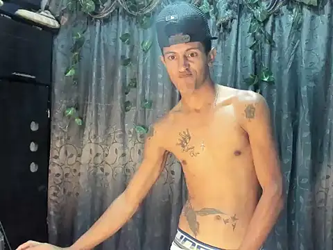 sexy guys23 online show from August 3, 2026, 11:19 pm