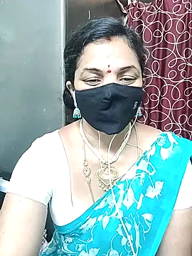 Snapshot of Leela_555 chatting on July 6, 2026, 2:25 pm Leela 555 online show from July 6, 2026, 2:25 pm