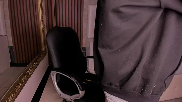 Snapshot of AngeloBocellii chatting on July 2, 2026, 1:39 pm AngeloBocellii online show from July 2, 2026, 1:39 pm
