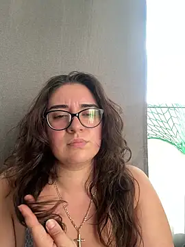 CurvyyMomy online show from July 24, 2026, 4:16 pm