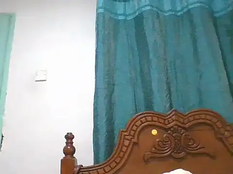 Snapshot of peacechloe chatting on June 17, 2026, 4:52 pm peacechloe online show from June 17, 2026, 4:52 pm