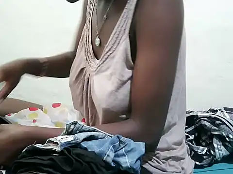 petite lovy online show from July 18, 2026, 9:35 am