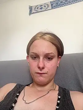 Quenn667 online show from June 19, 2026, 2:32 pm