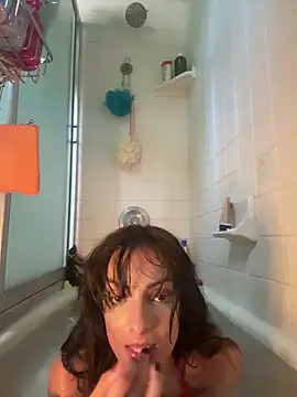 LayneeUnlocked online show from June 20, 2026, 9:39 pm