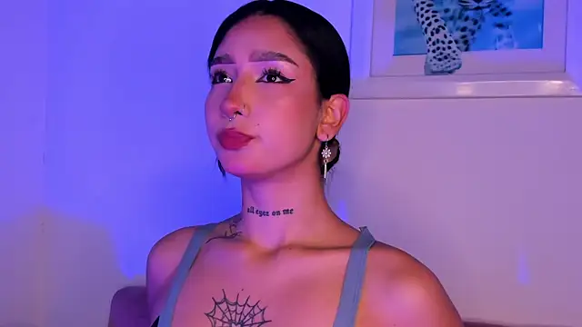 SophieMoneet online show from July 3, 2026, 12:44 pm