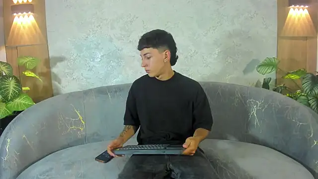 Snapshot of Gian_Rossi chatting on June 13, 2026, 5:33 pm Gian Rossi online show from June 13, 2026, 5:33 pm