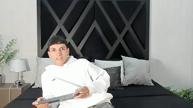 Snapshot of Gian_Rossi chatting on June 19, 2026, 11:14 am Gian Rossi online show from June 19, 2026, 11:14 am