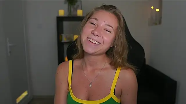 VivienVance online show from July 4, 2026, 6:36 pm