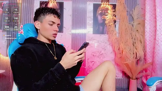 Snapshot of latino_boyy_ chatting on June 7, 2026, 1:59 pm latino boyy online show from June 7, 2026, 1:59 pm