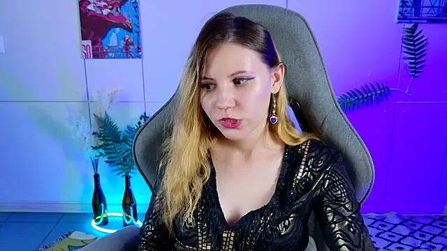 LilitEverly online show from June 14, 2026, 2:35 am
