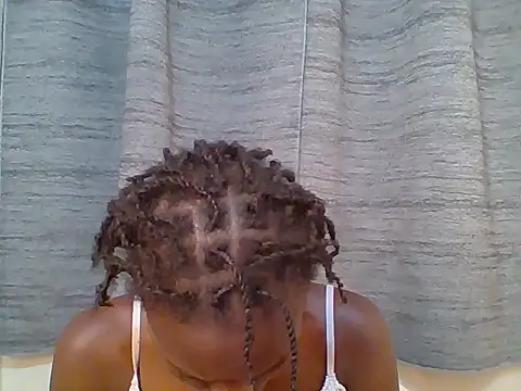 Snapshot of Sweet_quincy chatting on June 14, 2026, 6:43 pm Sweet quincy online show from June 14, 2026, 6:43 pm