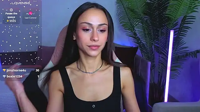 Petite Moly online show from June 22, 2026, 3:25 am