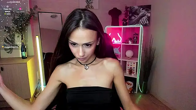 Petite Moly online show from July 2, 2026, 8:42 am