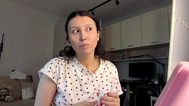 Alicekitty67 online show from June 23, 2026, 3:32 pm