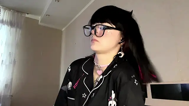 HolyCute online show from June 7, 2026, 2:21 pm