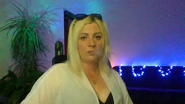 Snapshot of LunaaKiss chatting on June 30, 2026, 9:16 pm LunaaKiss online show from June 30, 2026, 9:16 pm