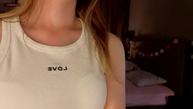 JenevaLitalien online show from June 8, 2026, 6:19 pm